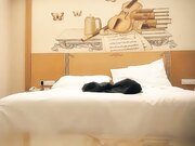 约炮甜美妹子掰穴近距离口交骑乘后入猛操