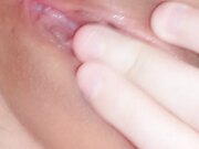 蓝边蕾丝好诱人小萝莉自慰白虎白浆都出来了