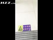 达叔街射 第14弹尾随OL射黑丝上被发现了 屏幕黑了自己脑补