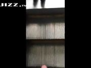 达叔街射 第14弹尾随OL射黑丝上被发现了 屏幕黑了自己脑补