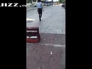 达叔街射 第14弹尾随OL射黑丝上被发现了 屏幕黑了自己脑补