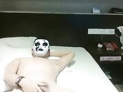 乖巧的小少妇露脸玩弄带面具的小哥鸡巴口交 听狼友指挥互动 让小哥抱着吃奶子玩逼