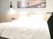 高素质外围 苗条身材长腿妹子 蹲着口交舔屌抬腿抽插 上位骑乘后入大力撞击