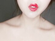 邻家女孩疫情期间居家葛优躺掰穴自慰揉捏