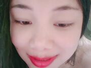 美艳动人的小骚货 全裸浴室洗澡 洗白白就开战娴熟口交 无套大力抽插 射在肚皮上