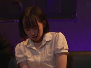 新来的女员工被好色的老板灌了壮阳药 还被客户的员工干了 西元めいさ1