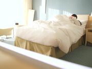 笑着亲了又天真地玩了起来 我要在酒店约会 直到早上我一遍又一遍地要求它東雲3