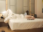 丰乳肥臀妹子口活不错抬起腿来猛操