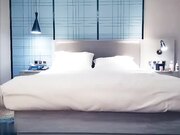 约蓝裙妹子调情一番穿情趣护士装骑乘后入