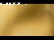 一边给女友打着电话 一边操女友的闺蜜听叫床声