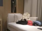 高价约啪穿貂皮的极品大奶美女 高贵性感迫不及待扒光她衣服在沙发上各种操逼