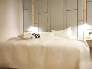 短裙妹子舌吻摸奶调情抬腿猛操浑身颤抖