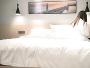 小宝寻花大神探花高素质外围蹲着口交舔屌抽插