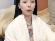 胸前漂亮纹身美女 近期下海激情操逼 抓屌吸吮舔蛋 主动骑乘位套弄2