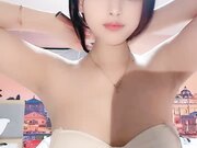 红唇妖艳漂亮小姐姐 头套炮友激情操逼 跪着舔屌口交 拉手后入撞击1