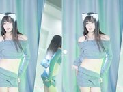 《顶流网红泄密》千元定制【咬一口兔娘】高端露三点裸舞