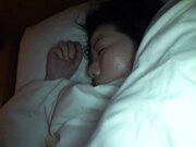 趁着婆婆睡觉 我硬逼着公公 爸 你别塞了3