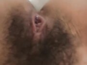 被人操怀孕了还出来发骚 玩浪穴到喷水 没想到小穴还如此粉嫩 老王忍不住舔玩
