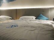 高端外围小姐姐 巨乳高颜值女神 温柔白嫩配合度高偷拍洗澡