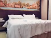 E奶蝶和闺蜜 到胎妈妈鸭店