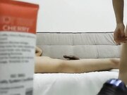 御姐范黑色裹胸裙高素质美女 在客厅小沙发上连续操了美女2次 沙发干的滋滋响