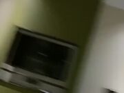 穿着黄色战袍的骚货酒店让大哥草 一边舔鸡巴一边跟狼友撩骚 骚逼水多淫水亮晶晶