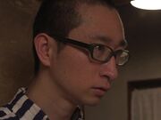 过于敏感的女模仿者知道这是工作 但她立即给了他一个暴力活塞我高潮了 3