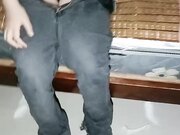 隔壁的极品少妇深夜让大哥啪啪 衣服都没脱玩就干上了1