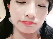 美少女酒店激情自慰粗大假屌磨蹭抽插