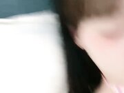 乖巧的纹身小妹躺在床上让小哥玩弄1