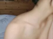 自己抠逼玩弄搞的骚穴淫水泛滥伺候小哥大鸡巴深喉 无套抽插主动上位