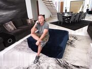 大鸡巴继兄和他不修边幅的继姐勾引他们的房客