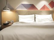 网约极品外围女神风骚淫荡从沙发到床上淫荡