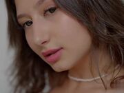 巨乳宝贝洛拉·布雷德利给男友一个闷热的惊喜