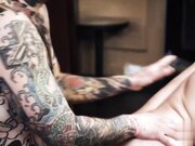 精彩夜总会里野性人妖威胁女孩性服务黑帮老大脱掉衣服深喉操穴和人妖一起疯狂操