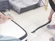 扒开丁字裤掰穴 好多白浆太骚了 炮友埋头舔逼 抱着屁股猛操2