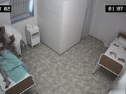 口味较重一骚妇勿进黑诊所被裸体水管冲到尿失禁趴开屁眼