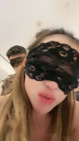 可以叫做真正女神级别的素颜美女黑丝短裙床上深情1