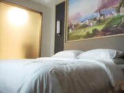 约了个颜值不错肉肉身材肥逼妹子啪啪 特写按头口交抬腿抽插上位骑坐猛操