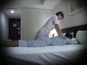 请尽情享受 八掛うみ 逼近的梦幻般的调情性爱