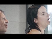 狂操天然爆乳美女啪啪声响彻整间 浴室