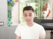 大奶熟女劳伦 菲利普斯被她的继子操屁股