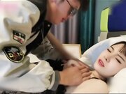 同父异母的姐姐侮辱后妈被弟弟怒射