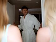 萨凡纳 邦德和安吉尔 杨斯共享一个大肉棒