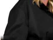 可爱少女紫罗兰斯塔尔在她性感的变态继母面前进行了粘性面部护理