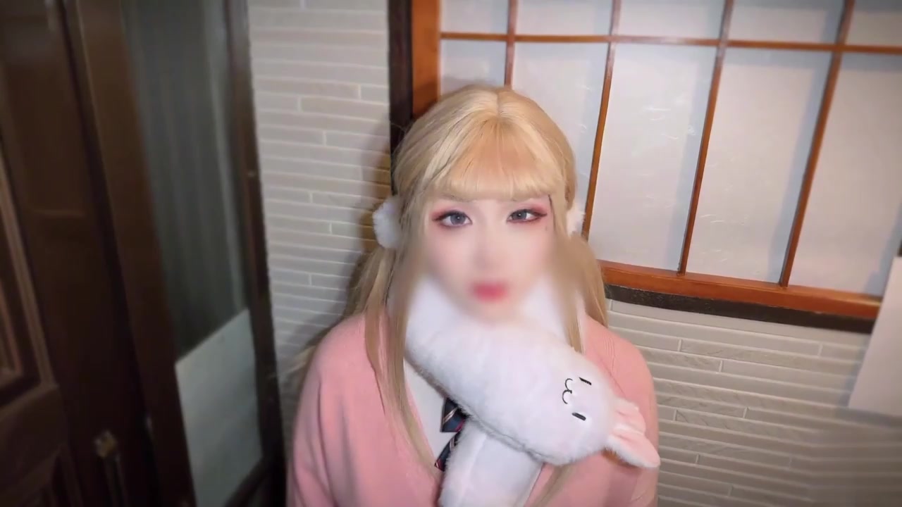 跨年夜第一次和女友回家的我被有榨干了，女上内射