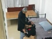 小旅馆趴窗偸拍江边老头乐熟女包个房间专门找老头卖肉口交时给老头乐坏了