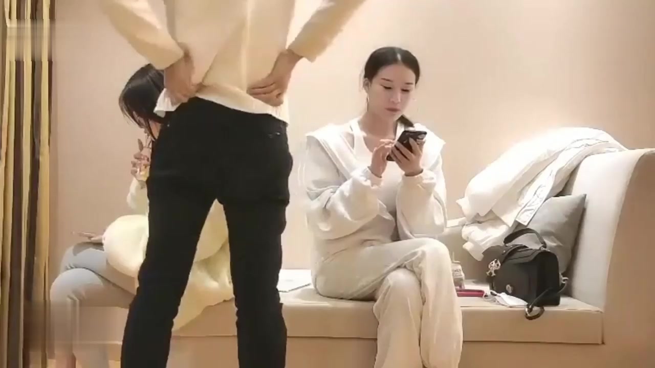 双飞高颜值美女_啊啊哥哥射给我_身材高挑奶大股肥_穿上情趣连体黑丝_帝级享受_连续轮流输出