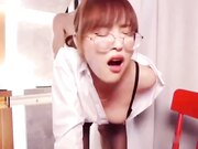 亮黑丝眼镜美女吃鸡啪啪_大奶子粉鲍鱼_紫薇假鸡吧插逼诱惑满满_被男友无套输出_眼镜夹鼻尖表情舒坦_内射