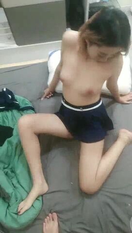 阴毛刚长一点就刮 小逼很紧 无套口爆